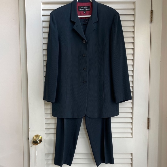 Garfield & Marks Classic Pleated Navy Suit With Pleated Pants, Size 12 - Picture 1 of 14